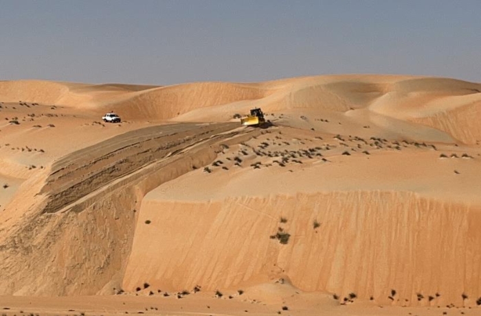 SD32D Bulldozer Proves Desert Mastery in UAE Oil Exploration